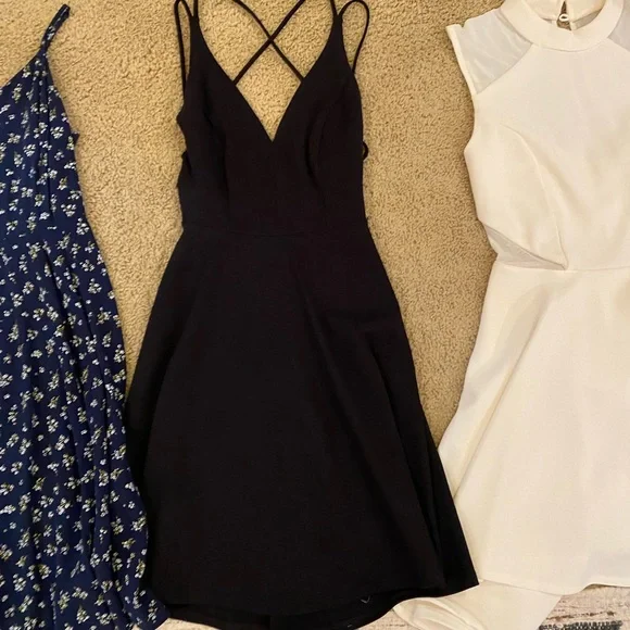 DRESSES - Picture 4 of 8